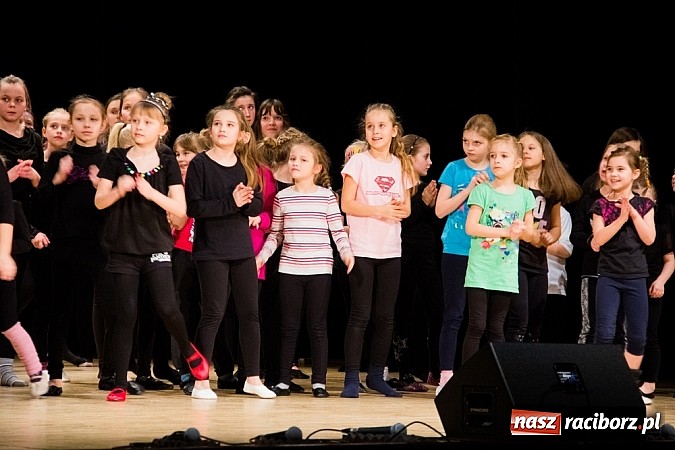 Zdjęcie w galerii na portalu naszraciborz.pl: Podsumowanie warsztatów tanecznych i wokalnych w RCK wiadomości z regionu