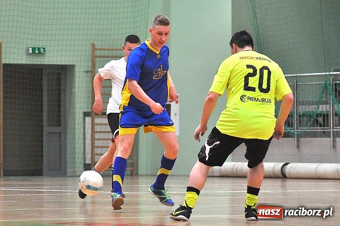Zdjęcie w galerii na portalu naszraciborz.pl: Emocje w drugiej lidze. W karnych lepsze Szykowna Drużyna i Iras Team wiadomości z regionu