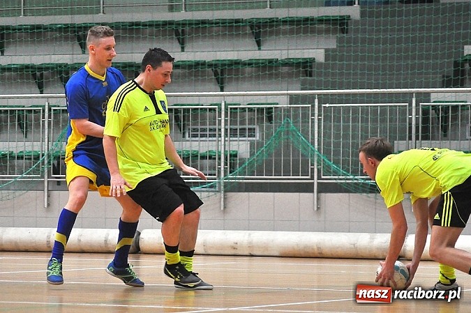 Zdjęcie w galerii na portalu naszraciborz.pl: Emocje w drugiej lidze. W karnych lepsze Szykowna Drużyna i Iras Team wiadomości z regionu