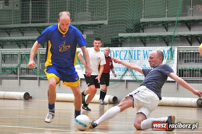 Zdjęcie w galerii na portalu naszraciborz.pl: Emocje w drugiej lidze. W karnych lepsze Szykowna Drużyna i Iras Team wiadomości z regionu