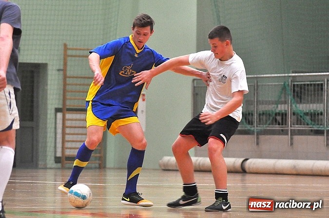 Zdjęcie w galerii na portalu naszraciborz.pl: Emocje w drugiej lidze. W karnych lepsze Szykowna Drużyna i Iras Team wiadomości z regionu