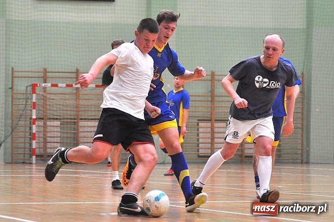 Zdjęcie w galerii na portalu naszraciborz.pl: Emocje w drugiej lidze. W karnych lepsze Szykowna Drużyna i Iras Team wiadomości z regionu