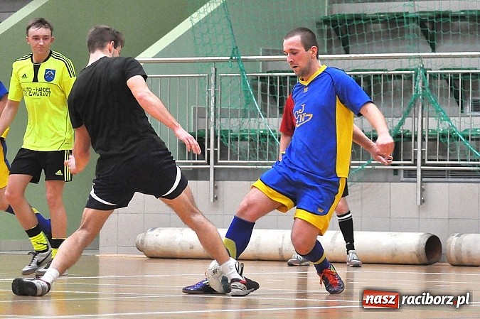 Zdjęcie w galerii na portalu naszraciborz.pl: Emocje w drugiej lidze. W karnych lepsze Szykowna Drużyna i Iras Team wiadomości z regionu