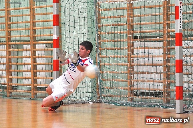 Zdjęcie w galerii na portalu naszraciborz.pl: Emocje w drugiej lidze. W karnych lepsze Szykowna Drużyna i Iras Team wiadomości z regionu