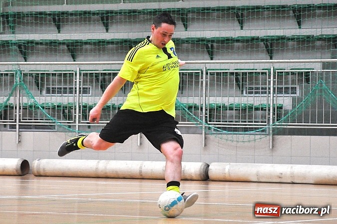 Zdjęcie w galerii na portalu naszraciborz.pl: Emocje w drugiej lidze. W karnych lepsze Szykowna Drużyna i Iras Team wiadomości z regionu