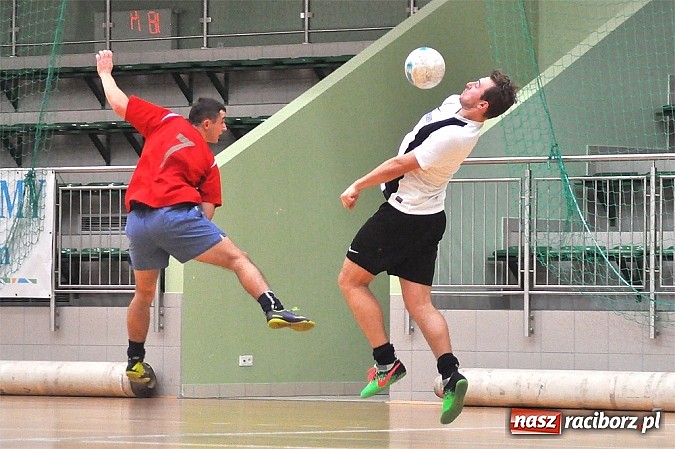 Zdjęcie w galerii na portalu naszraciborz.pl: Emocje w drugiej lidze. W karnych lepsze Szykowna Drużyna i Iras Team wiadomości z regionu