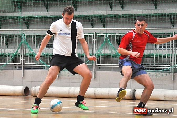 Zdjęcie w galerii na portalu naszraciborz.pl: Emocje w drugiej lidze. W karnych lepsze Szykowna Drużyna i Iras Team wiadomości z regionu