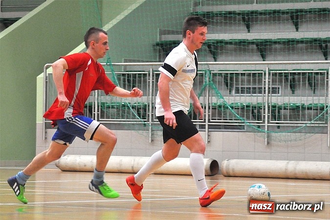 Zdjęcie w galerii na portalu naszraciborz.pl: Emocje w drugiej lidze. W karnych lepsze Szykowna Drużyna i Iras Team wiadomości z regionu