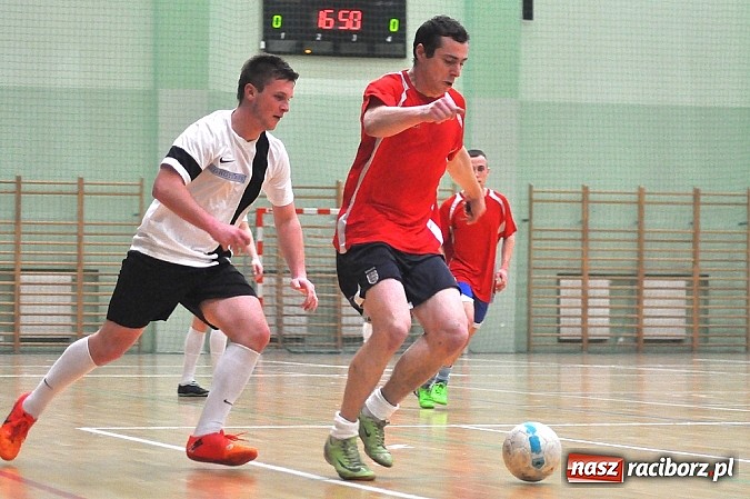 Zdjęcie w galerii na portalu naszraciborz.pl: Emocje w drugiej lidze. W karnych lepsze Szykowna Drużyna i Iras Team wiadomości z regionu