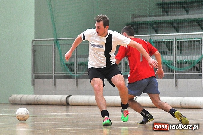 Zdjęcie w galerii na portalu naszraciborz.pl: Emocje w drugiej lidze. W karnych lepsze Szykowna Drużyna i Iras Team wiadomości z regionu