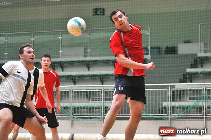 Zdjęcie w galerii na portalu naszraciborz.pl: Emocje w drugiej lidze. W karnych lepsze Szykowna Drużyna i Iras Team wiadomości z regionu