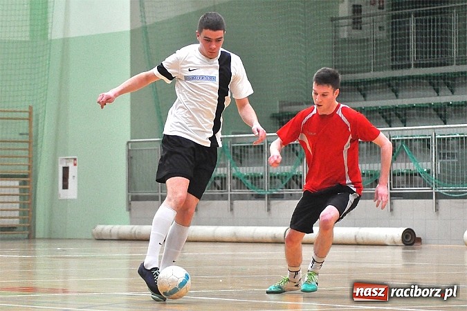 Zdjęcie w galerii na portalu naszraciborz.pl: Emocje w drugiej lidze. W karnych lepsze Szykowna Drużyna i Iras Team wiadomości z regionu