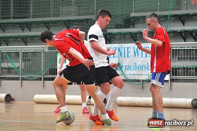 Zdjęcie w galerii na portalu naszraciborz.pl: Emocje w drugiej lidze. W karnych lepsze Szykowna Drużyna i Iras Team wiadomości z regionu