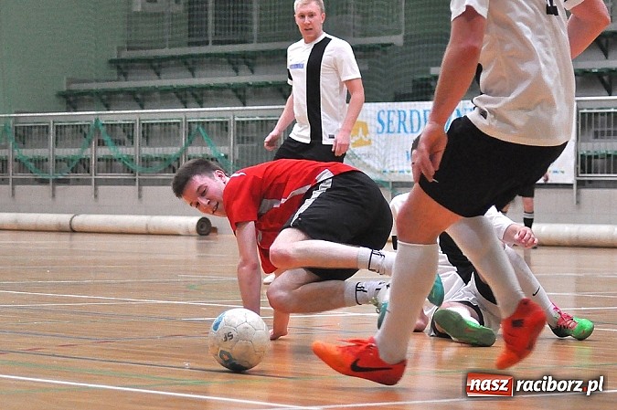 Zdjęcie w galerii na portalu naszraciborz.pl: Emocje w drugiej lidze. W karnych lepsze Szykowna Drużyna i Iras Team wiadomości z regionu