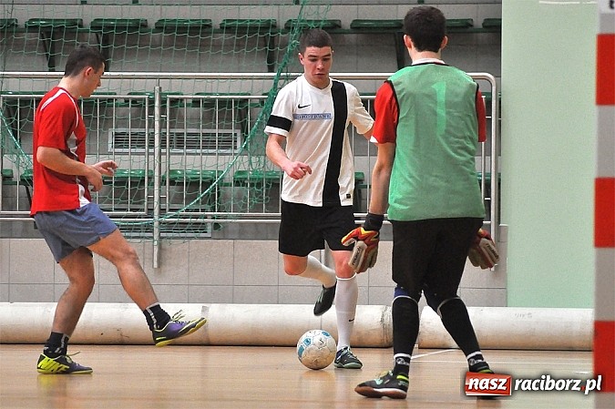Zdjęcie w galerii na portalu naszraciborz.pl: Emocje w drugiej lidze. W karnych lepsze Szykowna Drużyna i Iras Team wiadomości z regionu