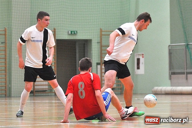 Zdjęcie w galerii na portalu naszraciborz.pl: Emocje w drugiej lidze. W karnych lepsze Szykowna Drużyna i Iras Team wiadomości z regionu