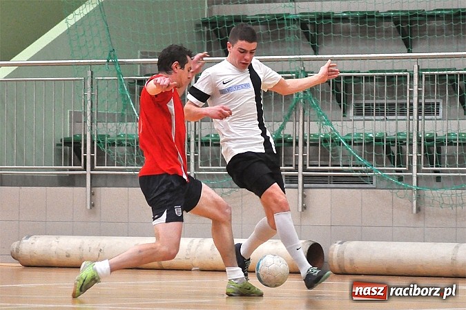Zdjęcie w galerii na portalu naszraciborz.pl: Emocje w drugiej lidze. W karnych lepsze Szykowna Drużyna i Iras Team wiadomości z regionu