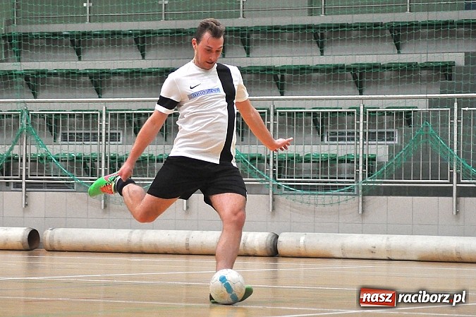 Zdjęcie w galerii na portalu naszraciborz.pl: Emocje w drugiej lidze. W karnych lepsze Szykowna Drużyna i Iras Team wiadomości z regionu