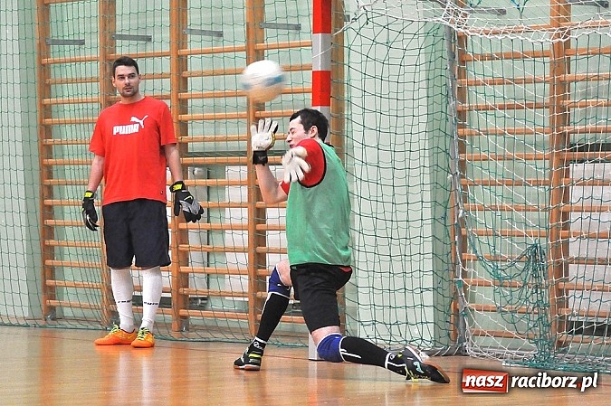 Zdjęcie w galerii na portalu naszraciborz.pl: Emocje w drugiej lidze. W karnych lepsze Szykowna Drużyna i Iras Team wiadomości z regionu