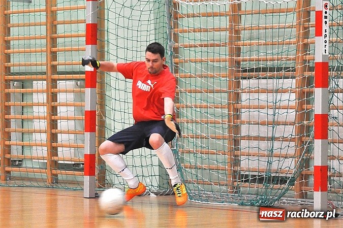 Zdjęcie w galerii na portalu naszraciborz.pl: Emocje w drugiej lidze. W karnych lepsze Szykowna Drużyna i Iras Team wiadomości z regionu