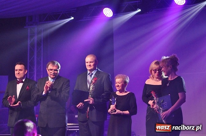 Zdjęcie w galerii na portalu naszraciborz.pl: W Pietrowicach Wielkich wręczono gospodarcze Oskary. Po raz pierwszy dla młodych firm wiadomości z regionu