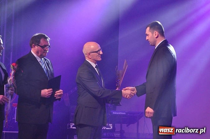 Zdjęcie w galerii na portalu naszraciborz.pl: W Pietrowicach Wielkich wręczono gospodarcze Oskary. Po raz pierwszy dla młodych firm wiadomości z regionu