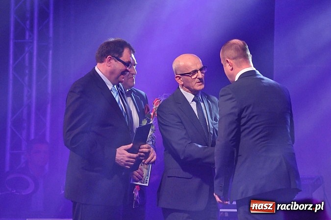 Zdjęcie w galerii na portalu naszraciborz.pl: W Pietrowicach Wielkich wręczono gospodarcze Oskary. Po raz pierwszy dla młodych firm wiadomości z regionu