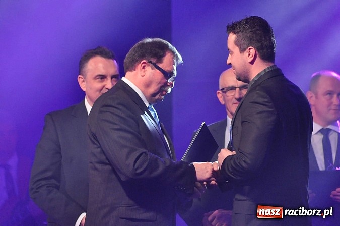 Zdjęcie w galerii na portalu naszraciborz.pl: W Pietrowicach Wielkich wręczono gospodarcze Oskary. Po raz pierwszy dla młodych firm wiadomości z regionu