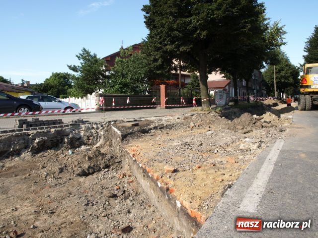 Zdjęcie w galerii na portalu naszraciborz.pl: Koryto Psinki wstrzymało drogowców wiadomości z regionu