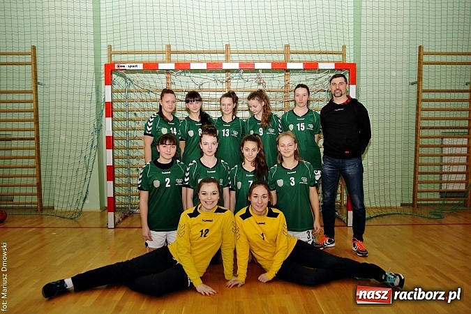 Zdjęcie w galerii na portalu naszraciborz.pl: VI Turniej Piłki Ręcznej Juniorek Młodszych o Puchar Starosty Raciborskiego wiadomości z regionu