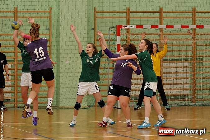 Zdjęcie w galerii na portalu naszraciborz.pl: VI Turniej Piłki Ręcznej Juniorek Młodszych o Puchar Starosty Raciborskiego wiadomości z regionu