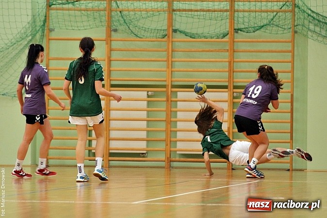 Zdjęcie w galerii na portalu naszraciborz.pl: VI Turniej Piłki Ręcznej Juniorek Młodszych o Puchar Starosty Raciborskiego wiadomości z regionu