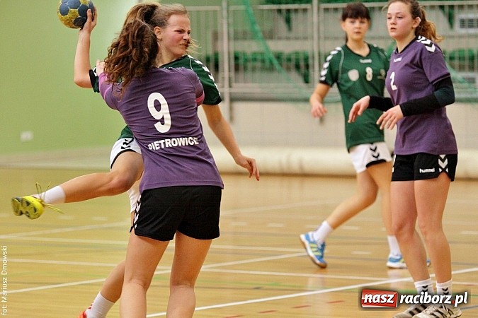 Zdjęcie w galerii na portalu naszraciborz.pl: VI Turniej Piłki Ręcznej Juniorek Młodszych o Puchar Starosty Raciborskiego wiadomości z regionu