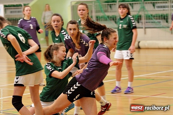 Zdjęcie w galerii na portalu naszraciborz.pl: VI Turniej Piłki Ręcznej Juniorek Młodszych o Puchar Starosty Raciborskiego wiadomości z regionu