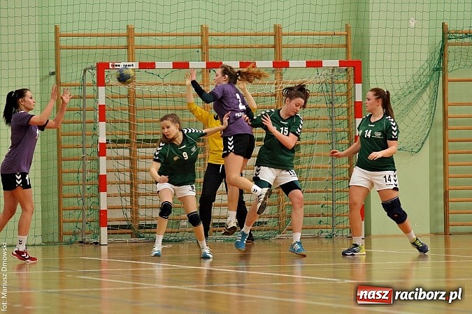 Zdjęcie w galerii na portalu naszraciborz.pl: VI Turniej Piłki Ręcznej Juniorek Młodszych o Puchar Starosty Raciborskiego wiadomości z regionu