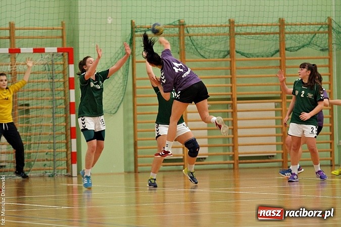 Zdjęcie w galerii na portalu naszraciborz.pl: VI Turniej Piłki Ręcznej Juniorek Młodszych o Puchar Starosty Raciborskiego wiadomości z regionu