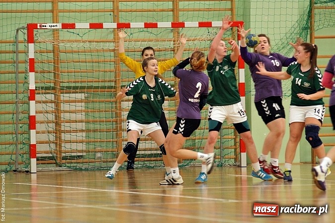 Zdjęcie w galerii na portalu naszraciborz.pl: VI Turniej Piłki Ręcznej Juniorek Młodszych o Puchar Starosty Raciborskiego wiadomości z regionu