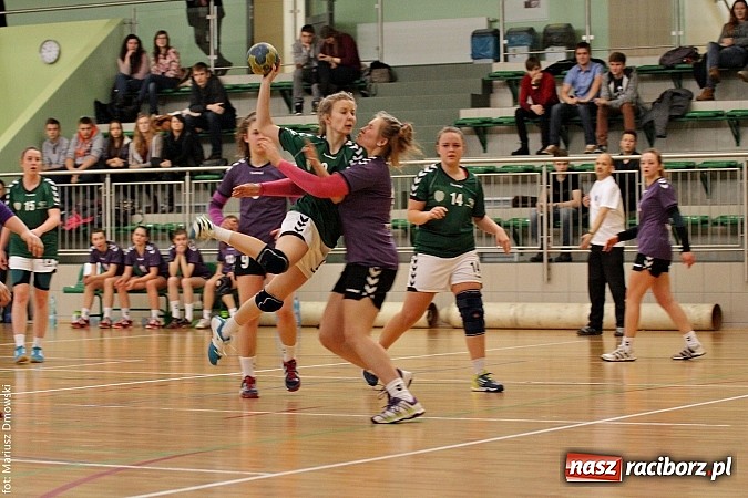 Zdjęcie w galerii na portalu naszraciborz.pl: VI Turniej Piłki Ręcznej Juniorek Młodszych o Puchar Starosty Raciborskiego wiadomości z regionu