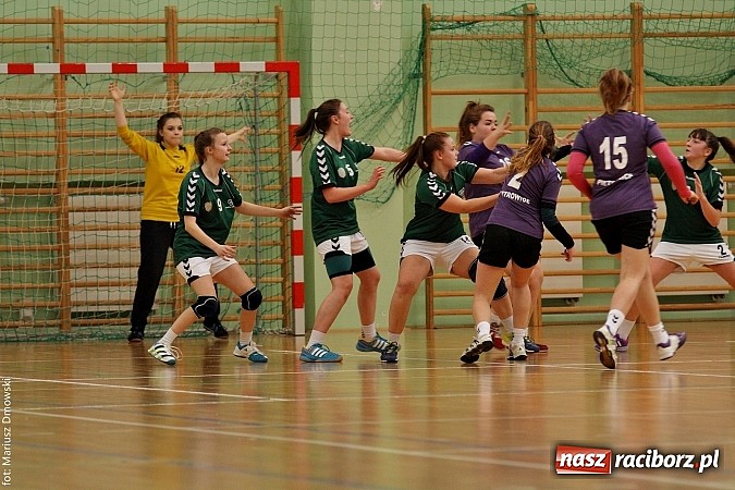 Zdjęcie w galerii na portalu naszraciborz.pl: VI Turniej Piłki Ręcznej Juniorek Młodszych o Puchar Starosty Raciborskiego wiadomości z regionu