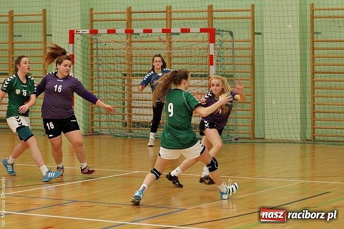 Zdjęcie w galerii na portalu naszraciborz.pl: VI Turniej Piłki Ręcznej Juniorek Młodszych o Puchar Starosty Raciborskiego wiadomości z regionu