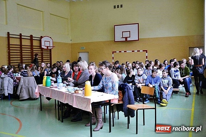 Zdjęcie w galerii na portalu naszraciborz.pl: Obcojęzyczne kolędowanie w Pietrowicach Wielkich wiadomości z regionu