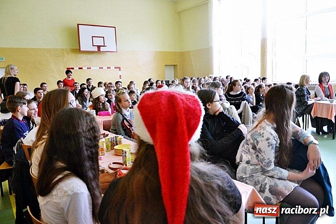 Zdjęcie w galerii na portalu naszraciborz.pl: Obcojęzyczne kolędowanie w Pietrowicach Wielkich wiadomości z regionu