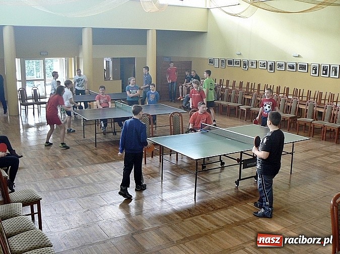 Zdjęcie w galerii na portalu naszraciborz.pl: Zacięta rywalizacja w Kobyli w ramach ferii z Gminnym Ośrodkiem Kultury wiadomości z regionu