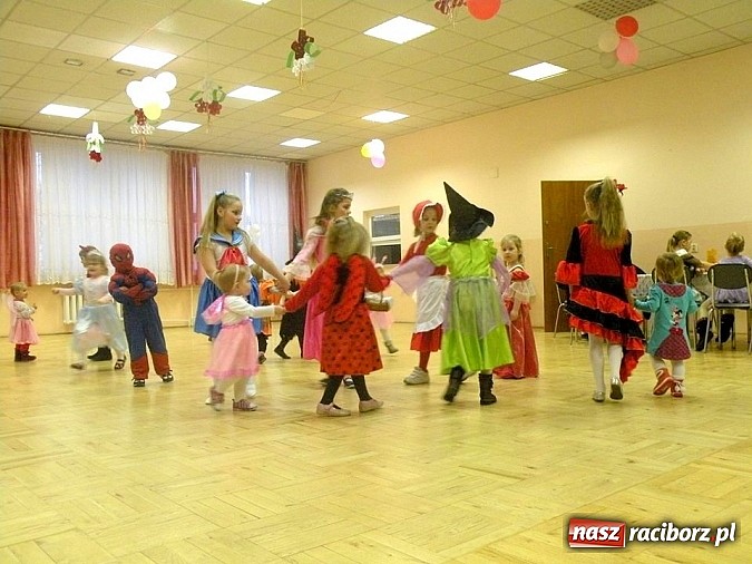 Zdjęcie w galerii na portalu naszraciborz.pl: Bal przebierańców w Bojanowie wiadomości z regionu