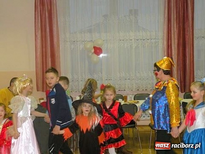 Zdjęcie w galerii na portalu naszraciborz.pl: Bal przebierańców w Bojanowie wiadomości z regionu
