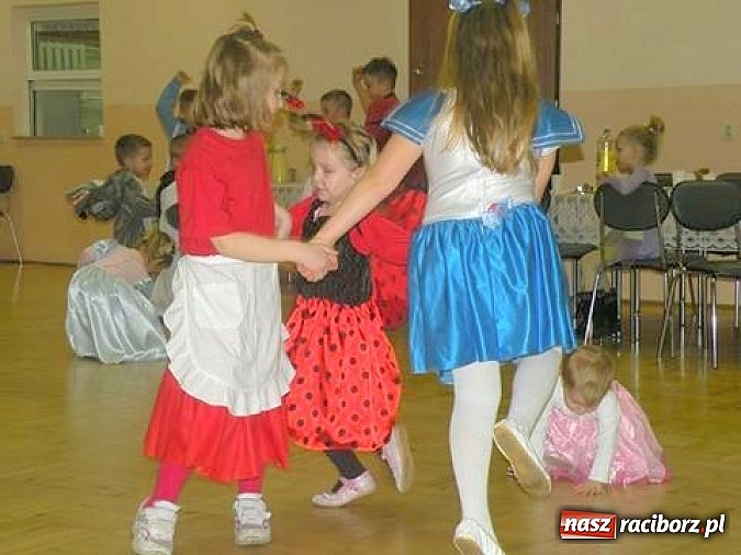 Zdjęcie w galerii na portalu naszraciborz.pl: Bal przebierańców w Bojanowie wiadomości z regionu