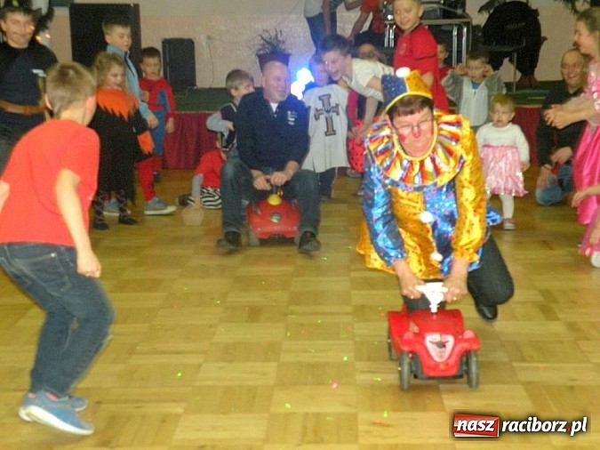 Zdjęcie w galerii na portalu naszraciborz.pl: Bal przebierańców w Bojanowie wiadomości z regionu
