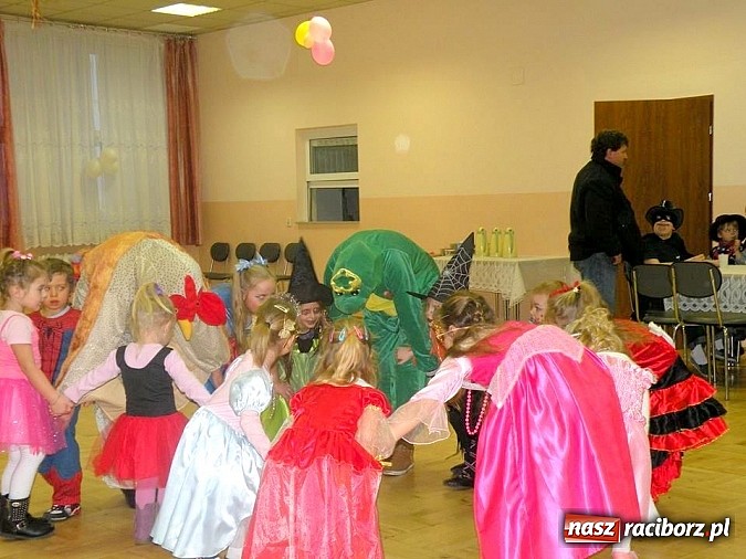 Zdjęcie w galerii na portalu naszraciborz.pl: Bal przebierańców w Bojanowie wiadomości z regionu