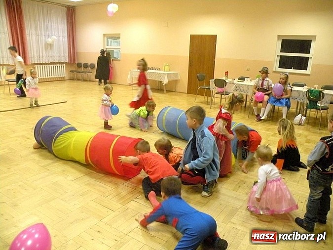 Zdjęcie w galerii na portalu naszraciborz.pl: Bal przebierańców w Bojanowie wiadomości z regionu