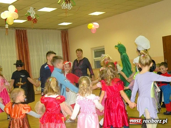 Zdjęcie w galerii na portalu naszraciborz.pl: Bal przebierańców w Bojanowie wiadomości z regionu